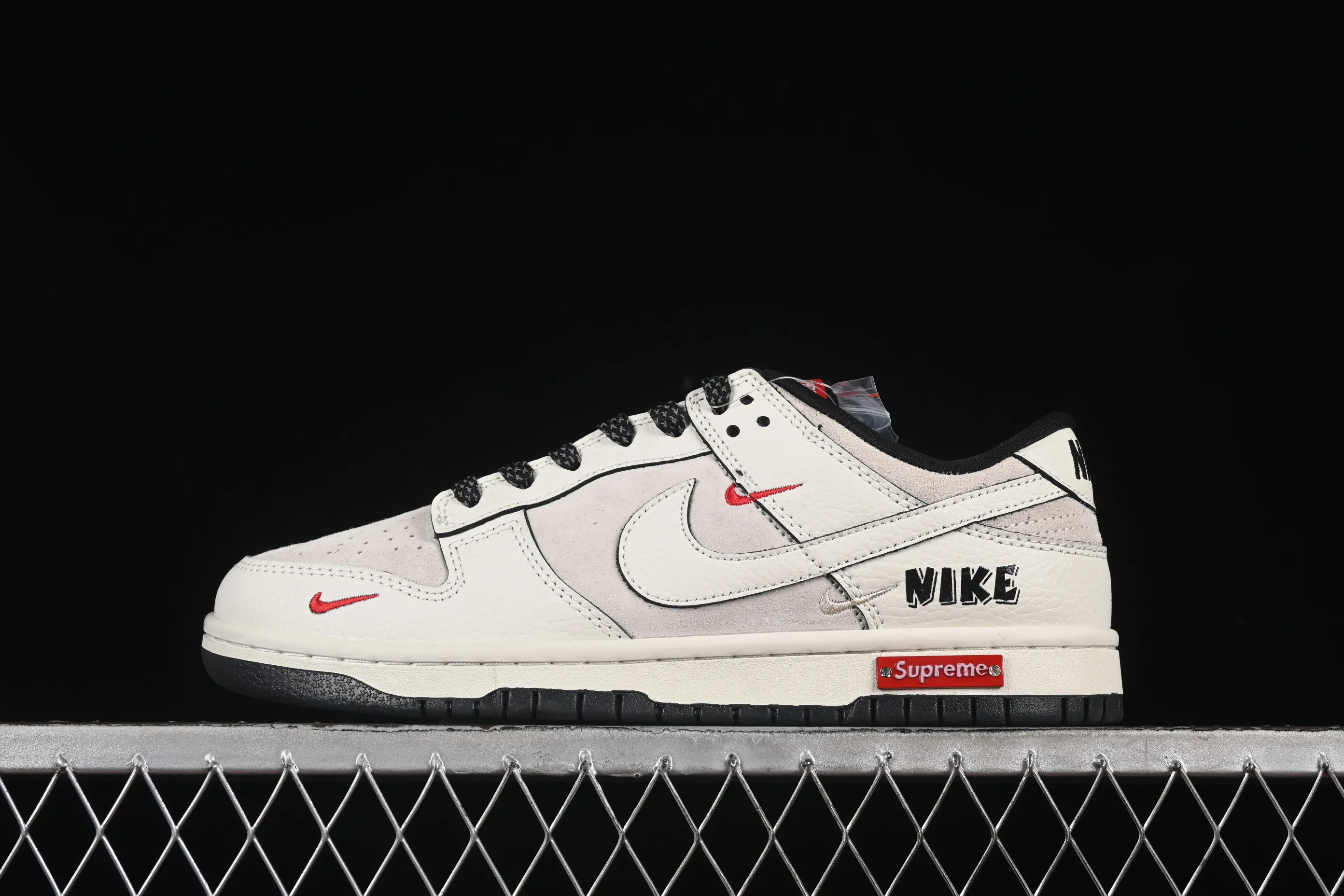 All categories Nk SB Dunk Series Nk SB Dunk Low High-end customized low-top sneakers Nike SB Dunk Low Sup co-branded off-white stars Anniversary high-end customized low-top casual sneakers SC9207-410